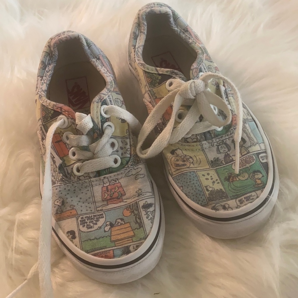 Boys peanuts edition vans shoes size 12/5